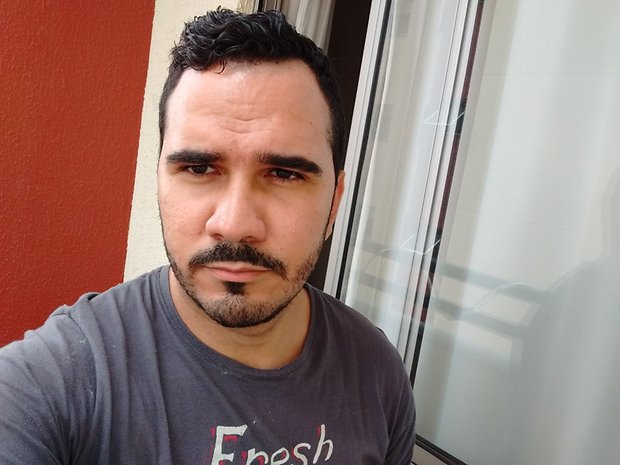Selfie com a câmera frontal.