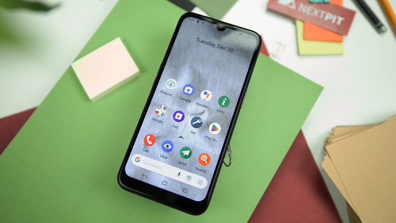 Das Doro 8100 gehört zu eines der günstigsten Senioren-Smartphones Senioren-Handy Doro 8100