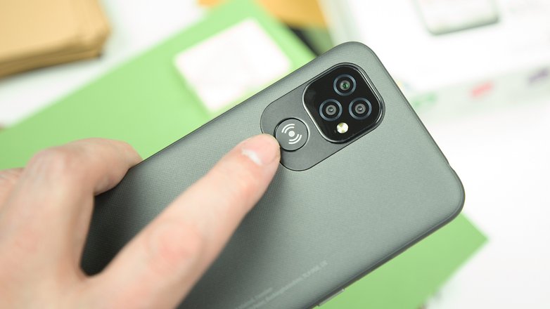 Das Doro 8100 gehört zu eines der günstigsten Senioren-Smartphones Senioren-Handy Doro 8100