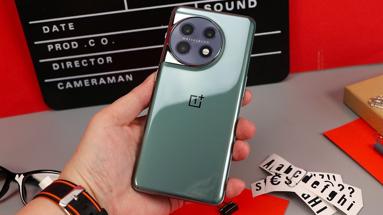 OnePlus präsentiert uns dieses Jahr nur das OnePlus 11 – ganz ohne Pro.. Wir sehen das OnePlus 11 5G (US-Modell)