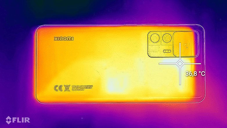 Zu sehen ist das Xiaomi 12T Im CPU-Stresstest. Zu sehen ist das Xiaomi 12T Im CPU-Stresstest.
