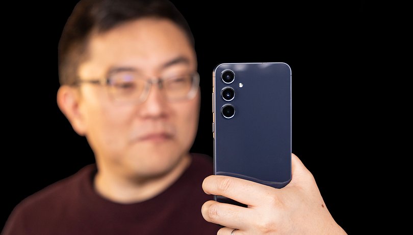 Test du Samsung Galaxy A55: Un bon milieu de gamme encore trop loin du Galaxy S24 nextpit samsung galaxy a55 review hero
