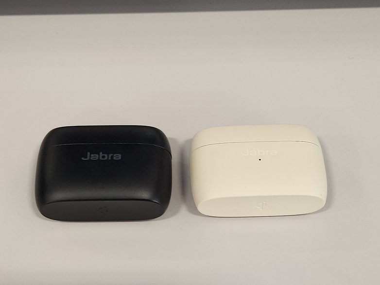 A gauche, mes Jabra elite 85t, à droite, les Jabra Elite 5 Jabra Elite 5 prise en main IFA 2022