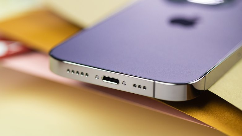 Ja, auch 2022 hat das iPhone noch einen Lightning-Port – womöglich aber zum letzten Mal. iPhone 14 Pro Lightning-Port