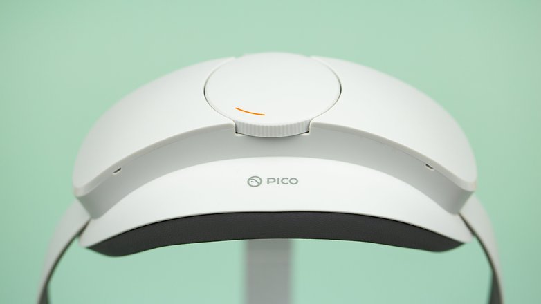 Mit dem Akku im hinteren Teil des Headsets ist die Pico 4 gut ausbalanciert. Pico 4 Akku-Pack