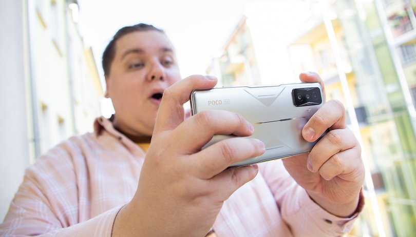Test du Poco F4 GT: Ce smartphone gaming m'a vraiment trigger NextPit Poco F4 GT Review
