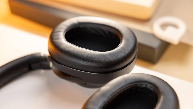 Les coussinets des oreilletes du casque Bluetooth Sony ULT WEAR. Les coussinets des oreilletes du casque Bluetooth Sony ULT WEAR.