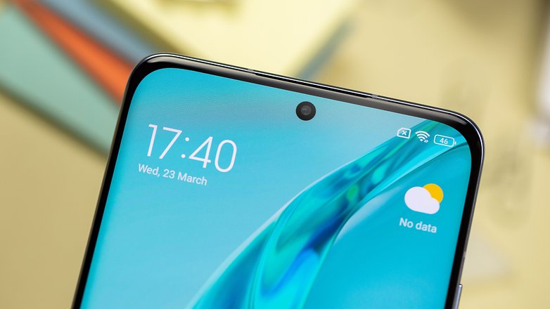 Le poinçon central qu'on connaît toutes et tous Xiaomi 12X écran poinçon