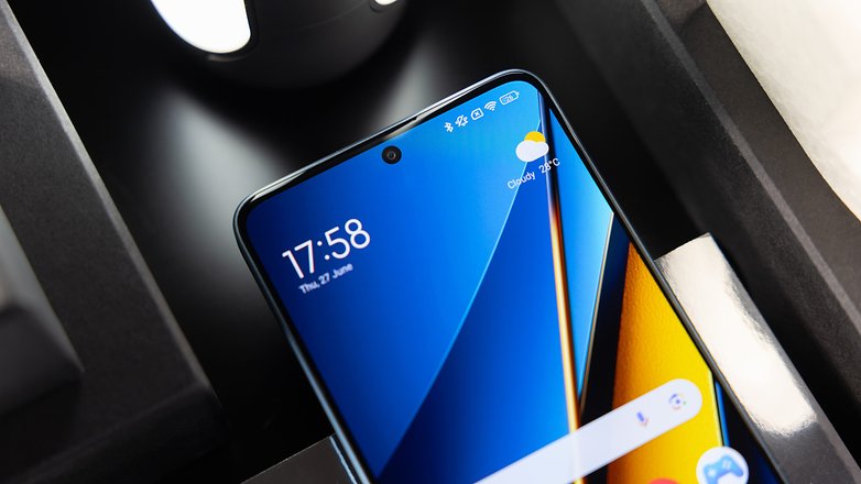 Nahaufnahme des Displays vom Poco X6 Nahaufnahme des Displays vom Poco X6