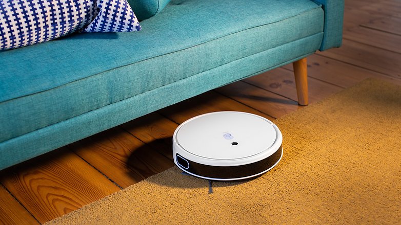 In our tests, the Yeedi Mop Station proved to be a good device when raised to the highest level of performance! Yeedi Mop Station on the carpet