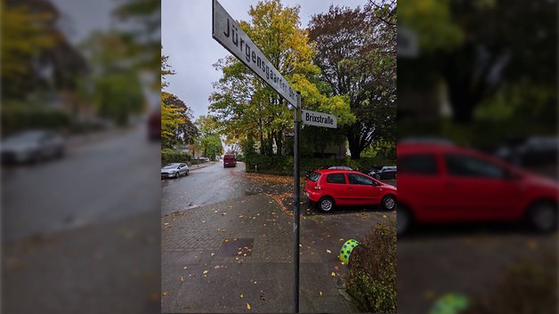 Das Schild hätte ohne Weitwinkel nicht aufs Bild gepasst.