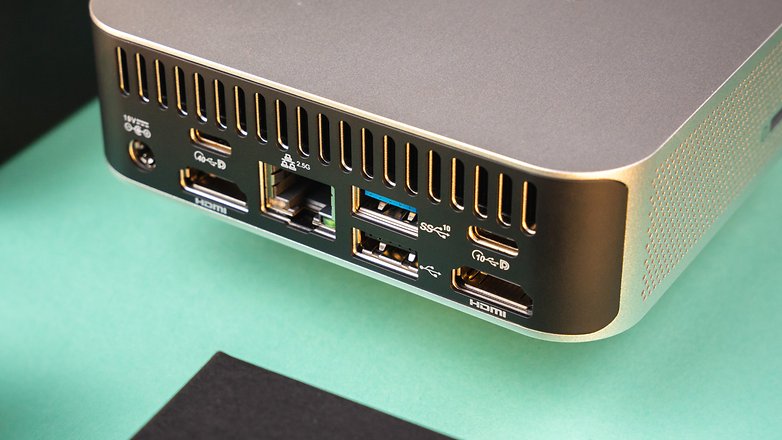 It is easy to mistake the Geekom A7 for the Mac Mini from behind. It is easy to mistake the Geekom A7 for the Mac Mini from behind.