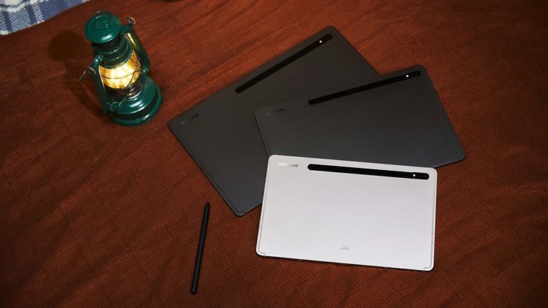 es Samsung Galaxy Tab S8 (Plus) et Tab S8 Ultra partagent la même structure métallique Samsung Galaxy Tab S8 (Ultra)