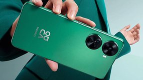 Frau in grüner Kleidung hält das Huawei Nova 11 SE in der Hand