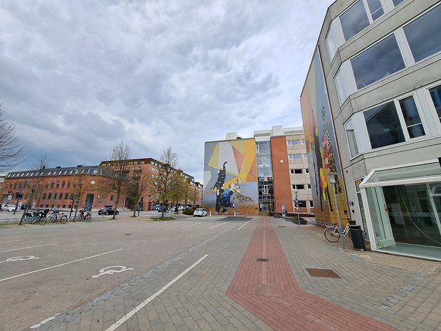 Ultra-wide-angle