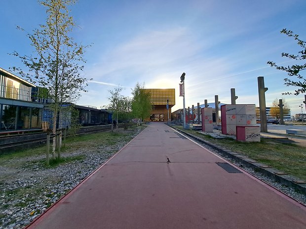 Ultra-wide-angle