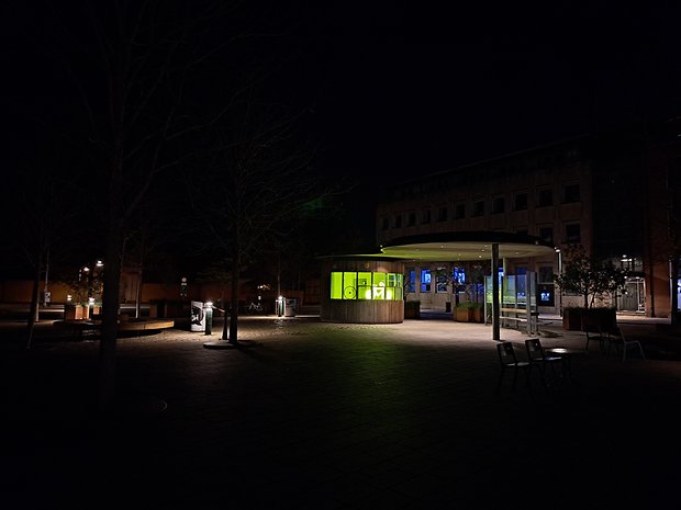 Main camera 1x - Night mode on