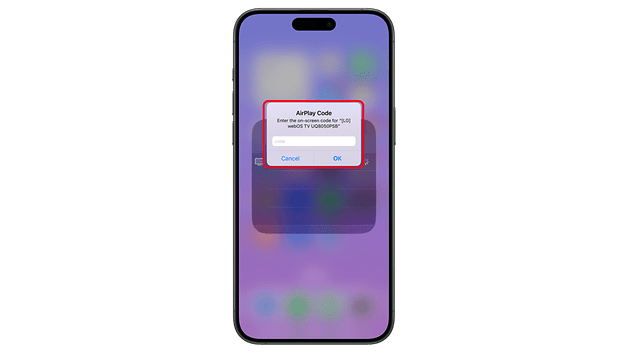 Ein iPhone zeigt eine Eingabeaufforderung für den AirPlay-Code an.