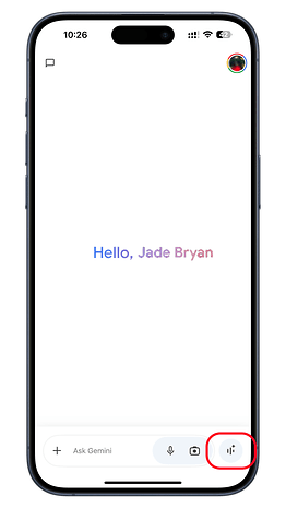 Un écran de smartphone affichant 'Bonjour, Jade Bryan' et des options pour interagir avec 'Ask Gemini'.