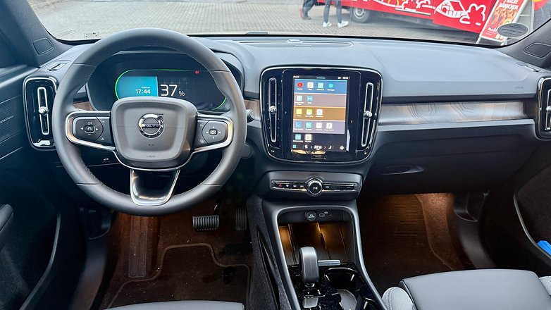 Cockpit im Volvo EX40.