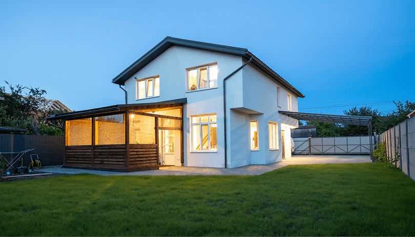 Intelligente Beleuchtung mit 84 % Rabatt?! Ledvance Smart+ Deckenleuchte im Angebot Beleuchtetes Haus von Aussen